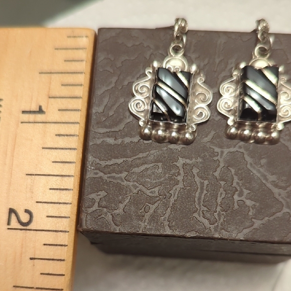 Elegant Vintage Black Onyx and Silver Earrings - Picture 6 of 8